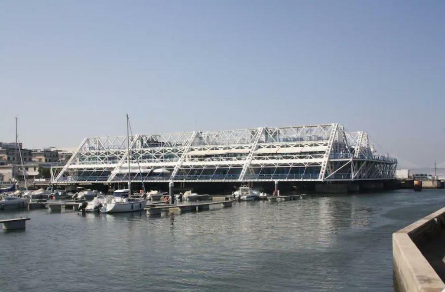 Beautiful And Magnific Yacht Hotel Lisbon Exterior photo